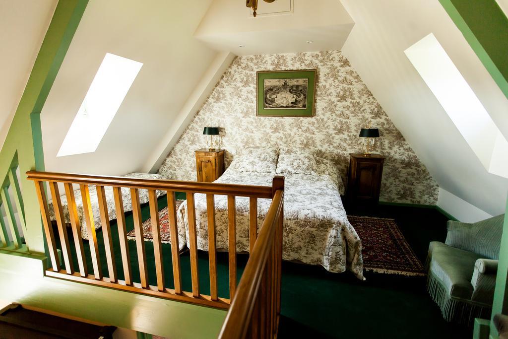 B&B Manoir Du Clos Clin Pleurtuit Rum bild